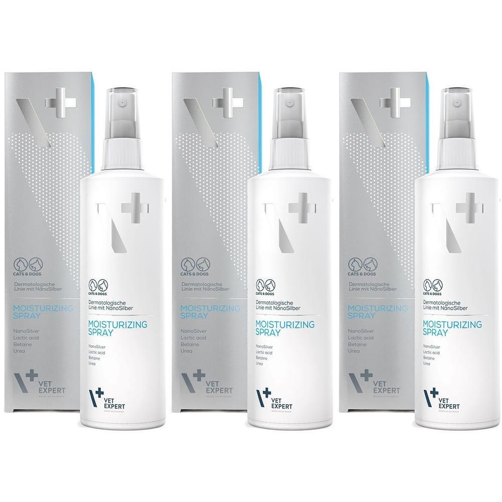 Mehrere weiße Sprühflaschen mit blauer Aufschrift und Verpackungen. Aufschrift: VETEXPERT, MOISTURIZING SPRAY. Dermatologische Pflege.