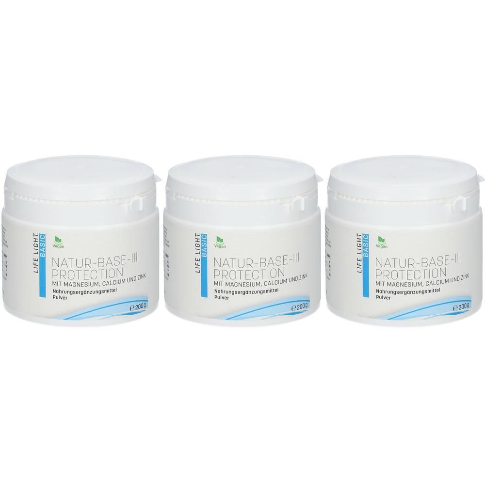 Drei weiße Dosen mit Deckel. Aufschrift: LIFE LIGHT NATUR-BASE-III PROTECTION. Enthält Magnesium, Calcium und Zink. Pulver.