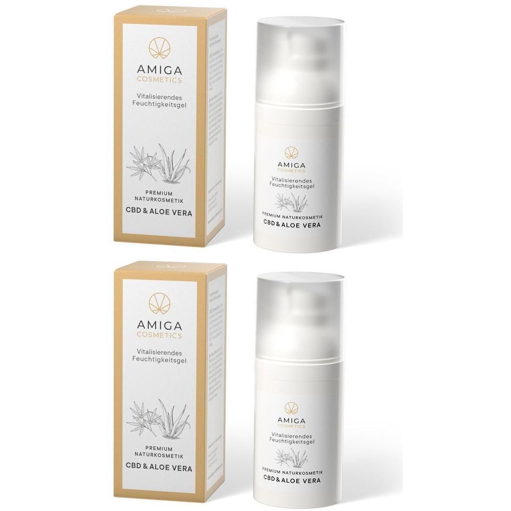 Zwei Cremes und zwei Kartons. Auf den Cremes steht AMIGA COSMETICS, CBD & ALOE VERA. Auf den Kartons steht AMIGA COSMETICS, Vitalisierendes Feuchtigkeitsgel.