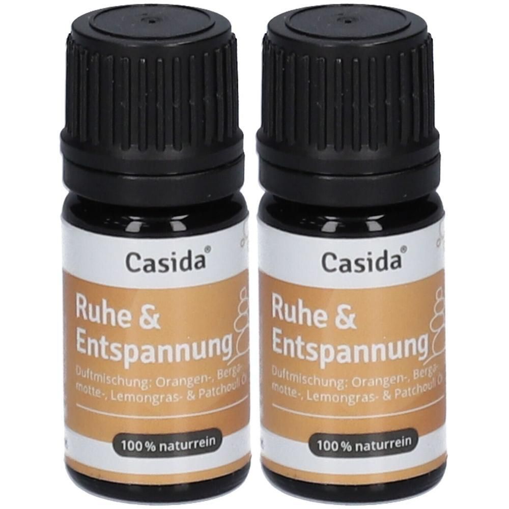 Zwei Flaschen mit schwarzem Deckel und Etikett. Aufschrift: Casida, Ruhe & Entspannung, 100% naturrein.
