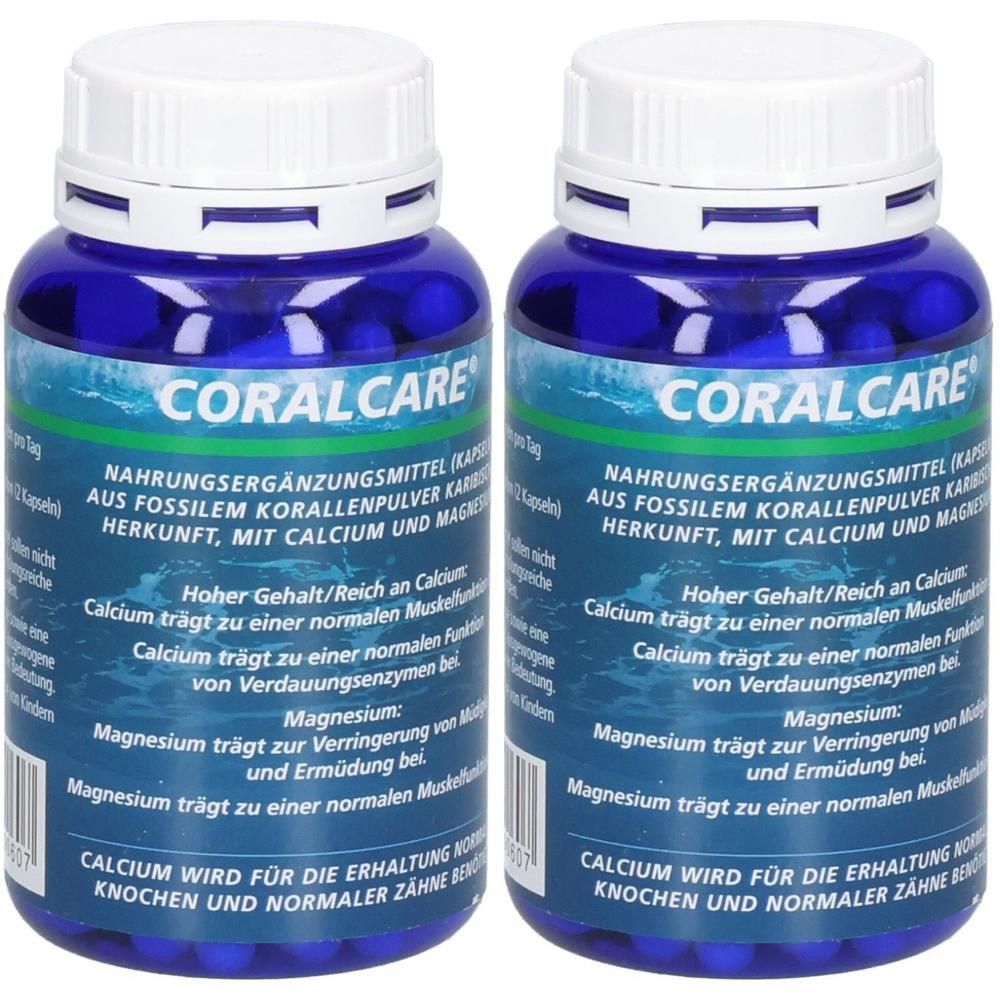 Zwei blaue Flaschen mit weißen Deckeln. Aufschrift: CORALCARE. Nahrungsergänzungsmittel mit Calcium und Magnesium. Text auf Deutsch.