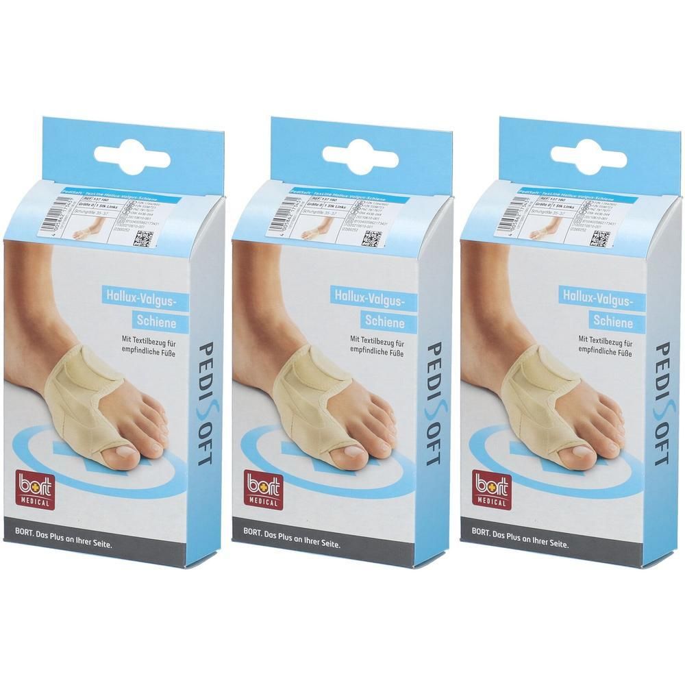 Drei Verpackungen der Hallux-Valgus-Schiene. Beige Schiene am Fuß abgebildet. Blaue und weiße Verpackung mit Produktnamen und Logo.