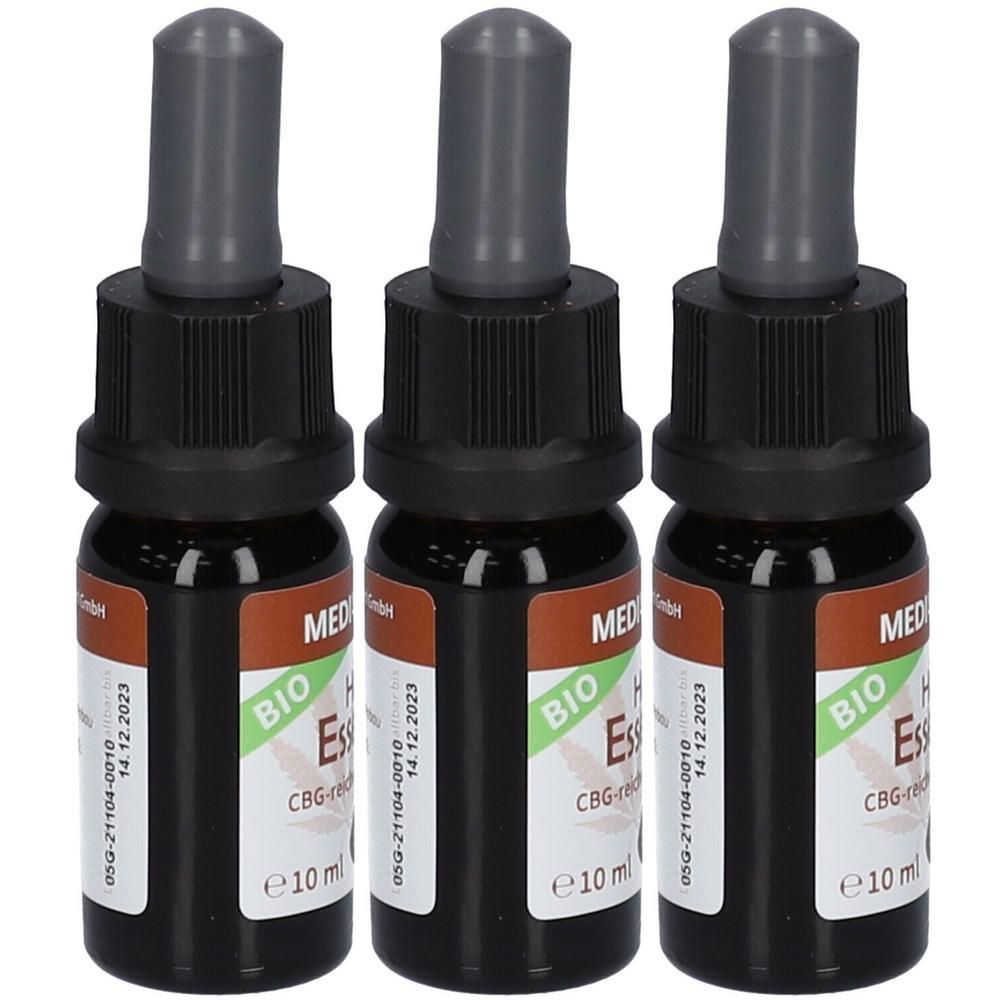 Drei braune Glasflaschen mit schwarzen Deckeln und Pipetten. Etiketten mit Text und BIO-Siegel. Aufschrift: Essenz, CBG-red, 10 ml.