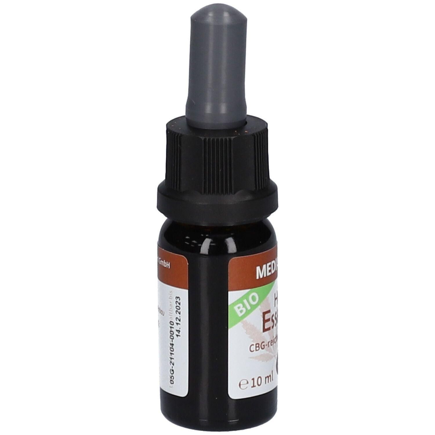Braune Glasflasche mit schwarzem Verschluss und Pipette. Etikett mit Schriftzug MEDIHEMP Hanf Essence 5 % und BIO-Siegel.