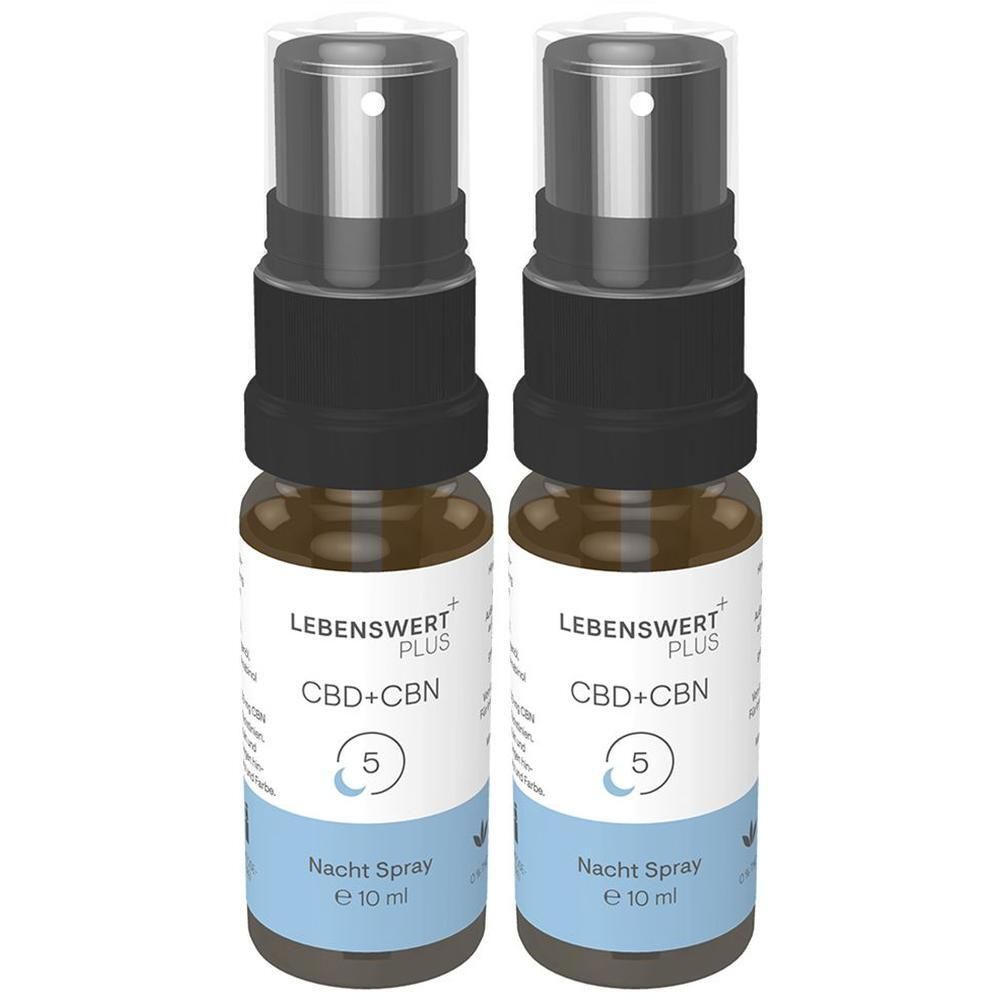 Zwei Sprühflaschen mit schwarzem Deckel und Etikett. Aufschrift: LEBENSWERT+ CBD+CBN 5 Nacht Spray. Klare Flüssigkeit sichtbar. e 10 ml.