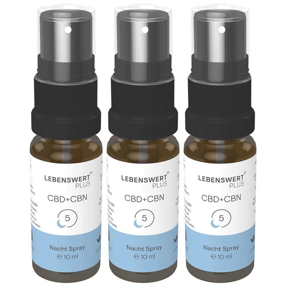 Drei Sprühflaschen mit schwarzem Deckel und transparentem Sprühkopf. Aufschrift: LEBENSWERT+ CBD+CBN 5 Nacht Spray.
