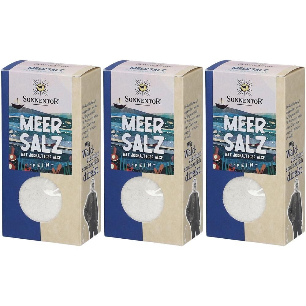 Drei rechteckige Kartonverpackungen mit SonnentoR Meersalz. Sichtfenster zeigen Salz. Text: MEERSALZ, mit jodhaltiger Alge, FEIN.