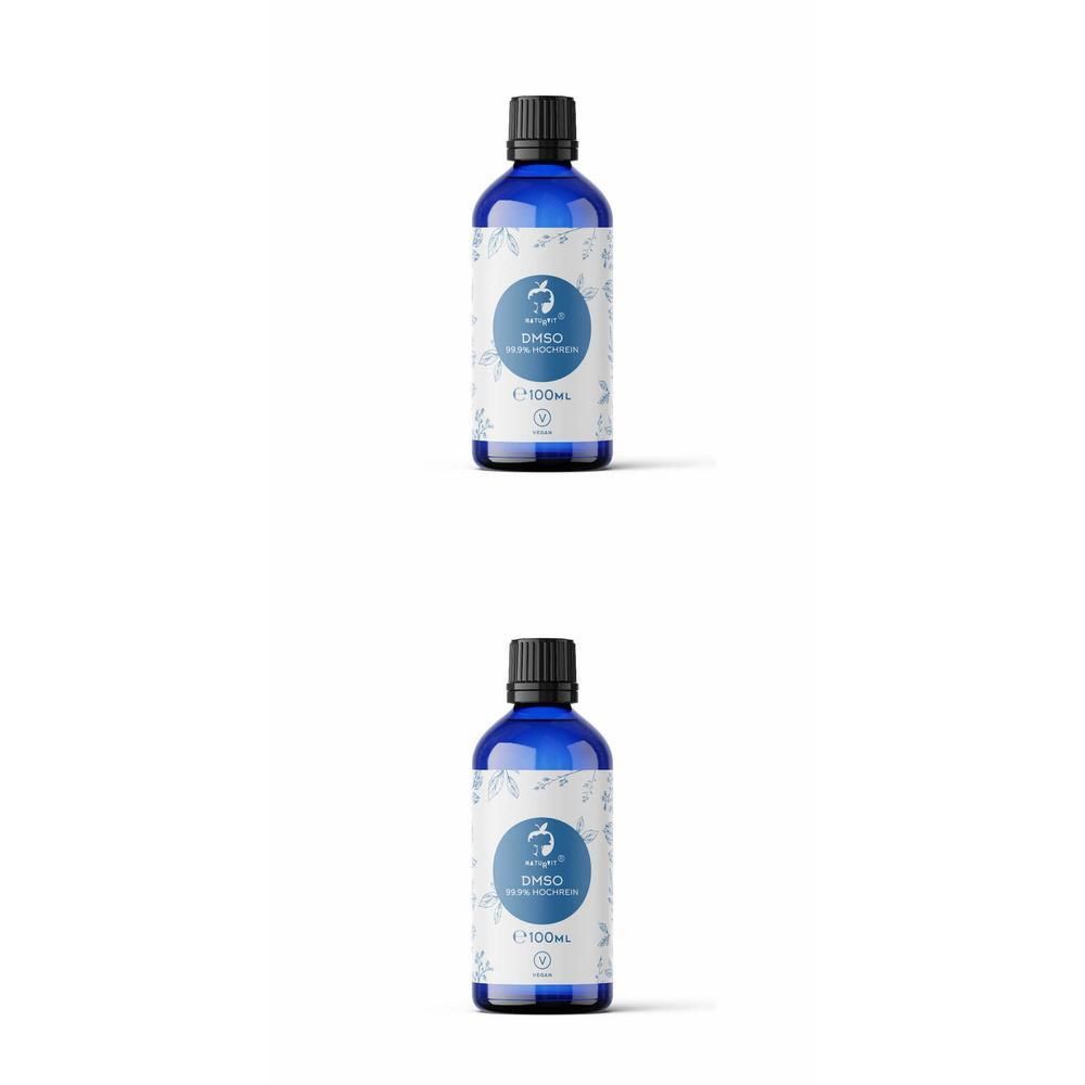 Zwei blaue Flaschen mit schwarzem Deckel. Auf dem Etikett steht "DMSO".