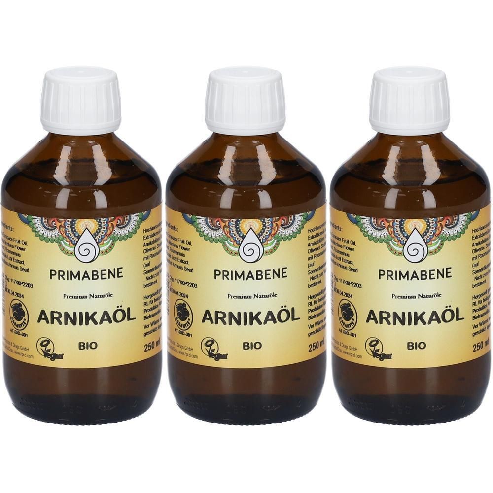 Drei braune Glasflaschen mit weißem Schraubverschluss, gefüllt mit PRIMABENE Arnikaöl BIO.
