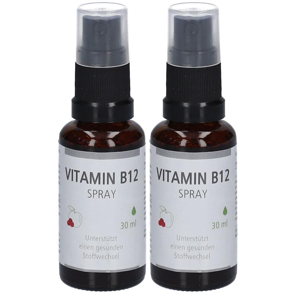 Zwei Sprühflaschen mit Vitamin B12. Aufschrift: Vitamin B12 Spray, 30 ml. Unterstützt einen gesunden Stoffwechsel. Braune Flaschen mit schwarzem Sprühkopf.