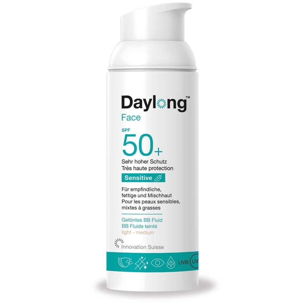 Eine Flasche Daylong Face SPF 50+ getöntes BB Fluid, light-medium, mit Pumpspender. Hoher Schutz für empfindliche Haut.