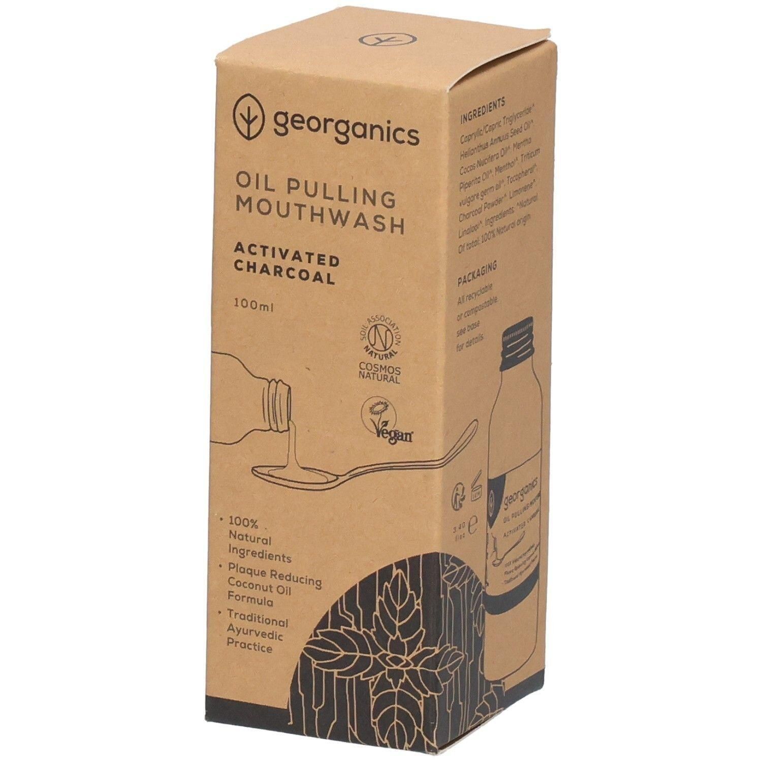 Kartonverpackung mit Produktinformationen. Aufschrift: georganics, Oil Pulling Mouthwash, Activated Charcoal. Vegan-Siegel und Cosmos Natural-Zertifizierung.