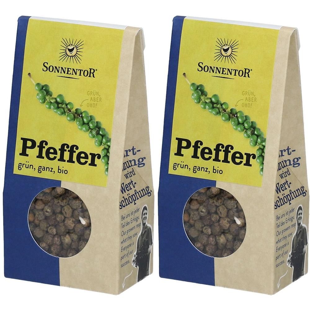 Zwei Beutel SonnentoR Pfeffer, grün, ganz, bio. Gelber Aufkleber mit Logo und Produktbezeichnung. Sichtfenster mit Pfefferkörnern.