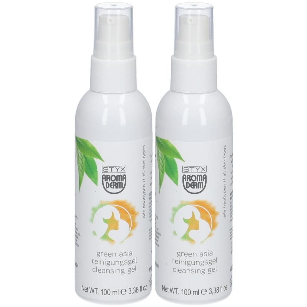 Zwei weiße Sprühflaschen mit "STYX Aroma Derm Green Asia Reinigungsgel" Aufschrift.