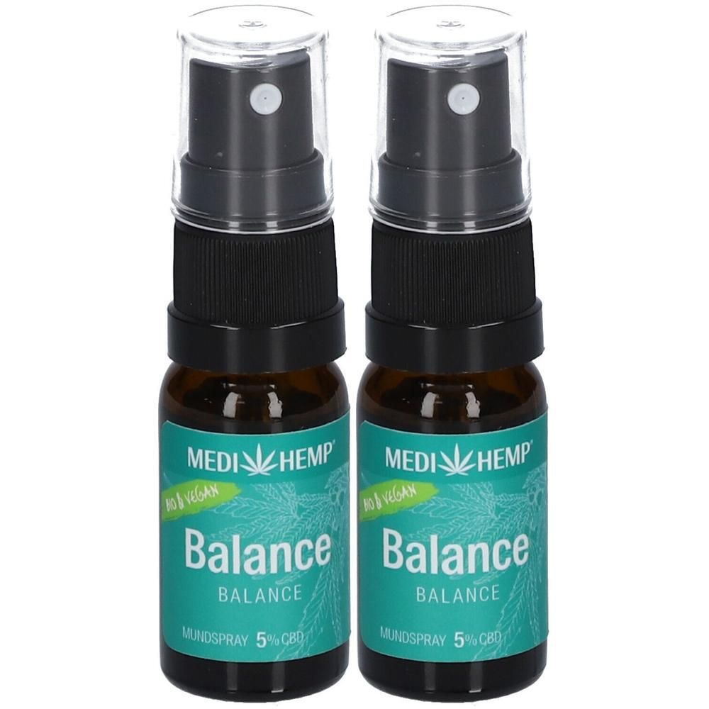 Zwei Sprühflaschen mit schwarzem Sprühkopf. Aufschrift: MEDIHEMP, Balance, Mundspray 5% CBD. Grün-weißes Etikett.