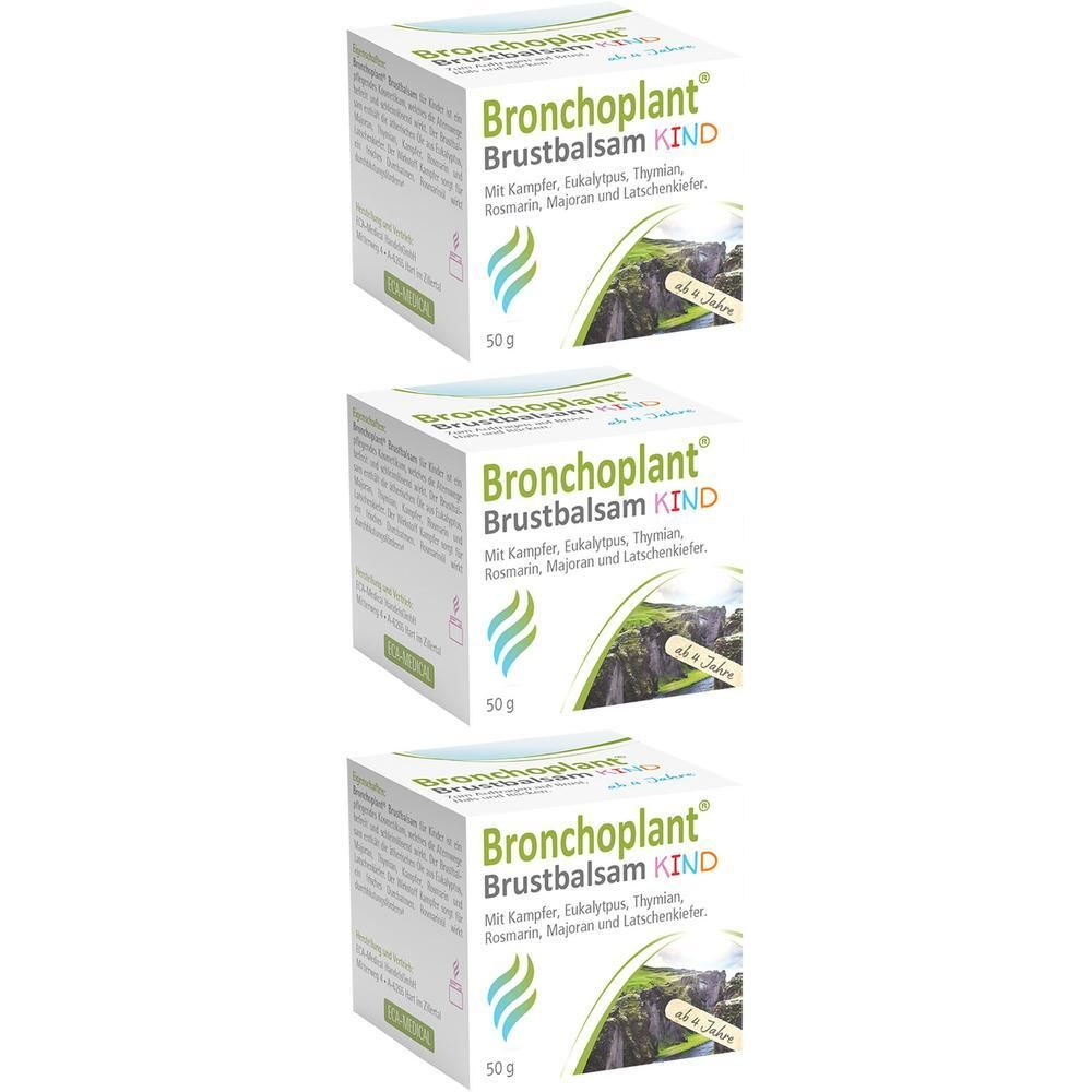 Drei quadratische Kartons mit Produktbezeichnung Bronchoplant Brustbalsam KIND. Aufschrift: Mit Kampfer, Eukalyptus, Thymian, Rosmarin, Majoran und Latschenkiefer.
