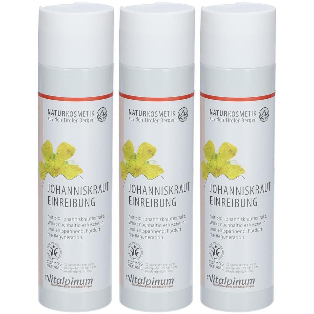 Drei weiße Flaschen mit rotem Streifen und weißem Deckel. Aufschrift: JOHANNISKR. EINREIBUNG, NATURKOSMETIK, Vitalpinum. COSMOS NATURAL-Siegel.