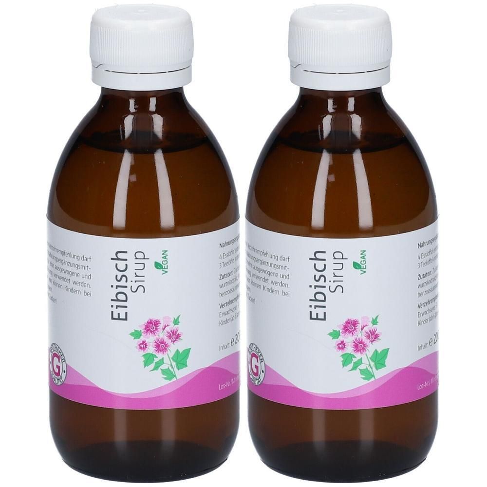 Zwei braune Glasflaschen mit weißem Deckel. Etikett mit "Eibisch Sirup" und Blüte. Vegan-Siegel. G-Logo.