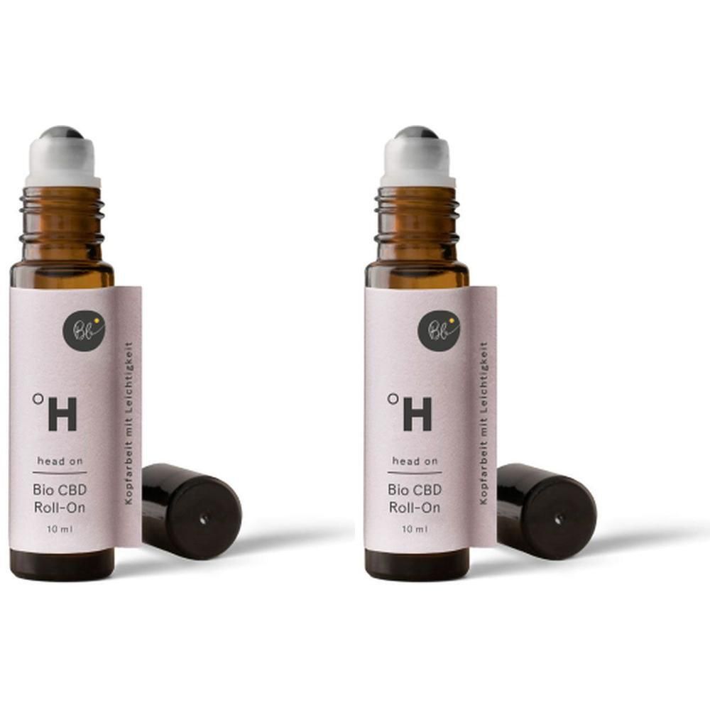 Zwei braune Roll-On-Flaschen mit schwarzem Deckel. Aufschrift: Bio CBD Roll-On, head on. Mit Etikett und Logo.