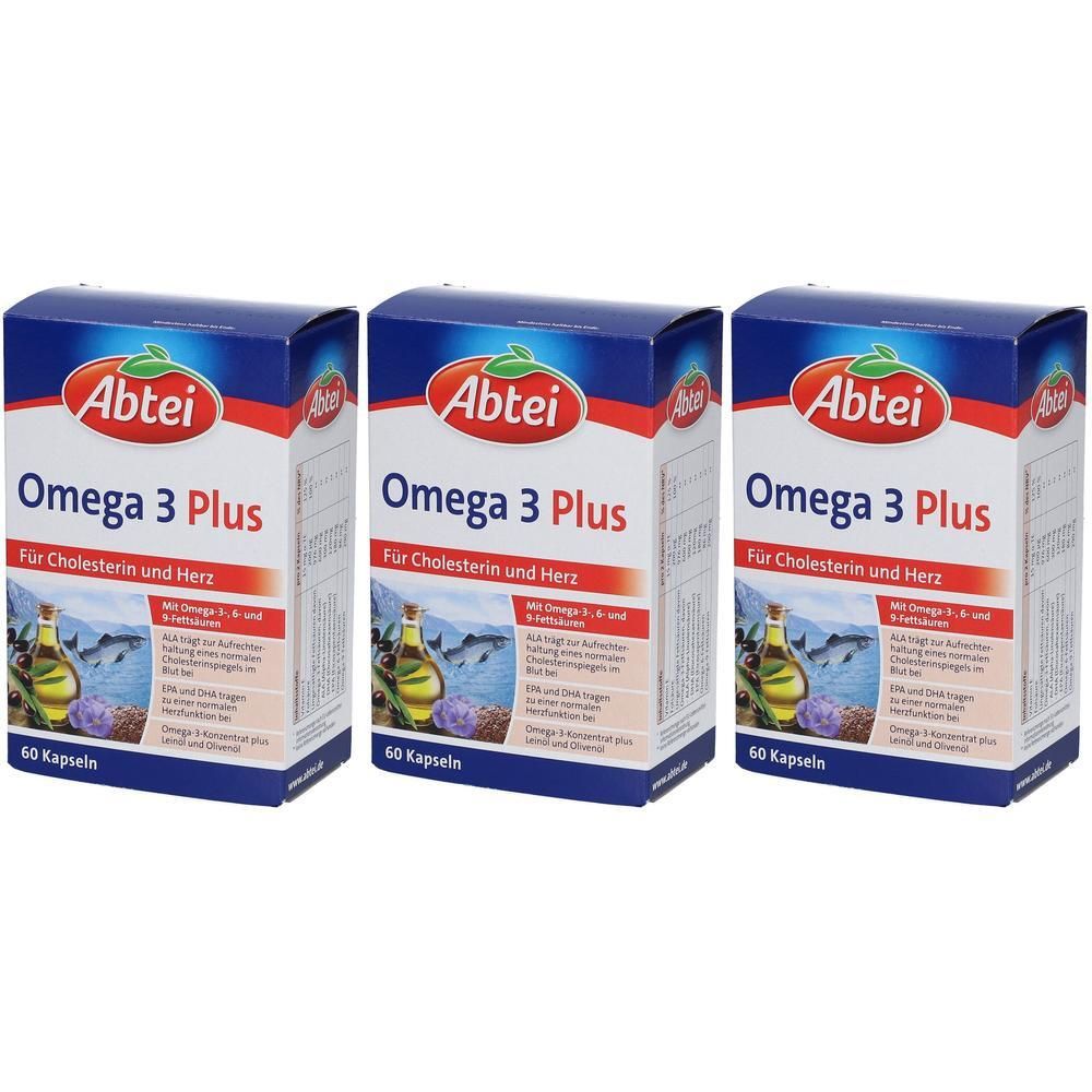 Drei Schachteln Abtei Omega 3 Plus. Blaue und rote Verpackung mit Produktnamen und Logo. Aufschrift: Für Cholesterin und Herz. Jede Schachtel enthält 60 Kapseln.