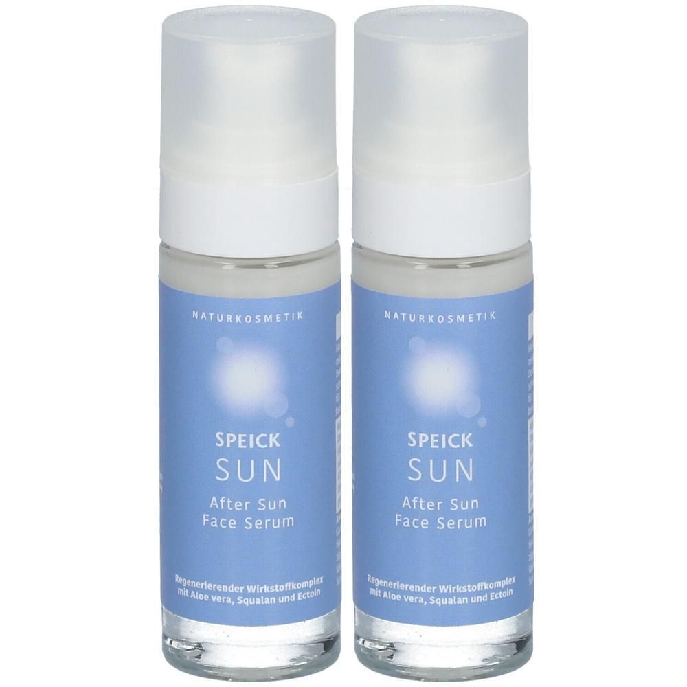 Zwei Flaschen SPEICK SUN After Sun Face Serum. Blaue Etiketten mit weißer Schrift. Naturkosmetik-Logo. Transparente Pumpköpfe.
