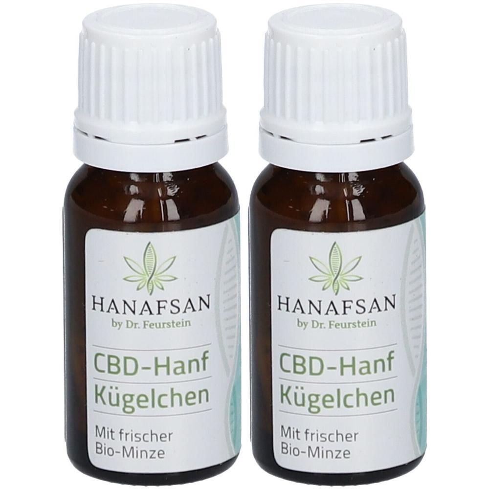 Zwei braune Glasflaschen mit weißen Deckeln. Auf den Etiketten steht "HANAFSAN", "CBD-Hanf Kügelchen" und "Mit frischer Bio-Minze".