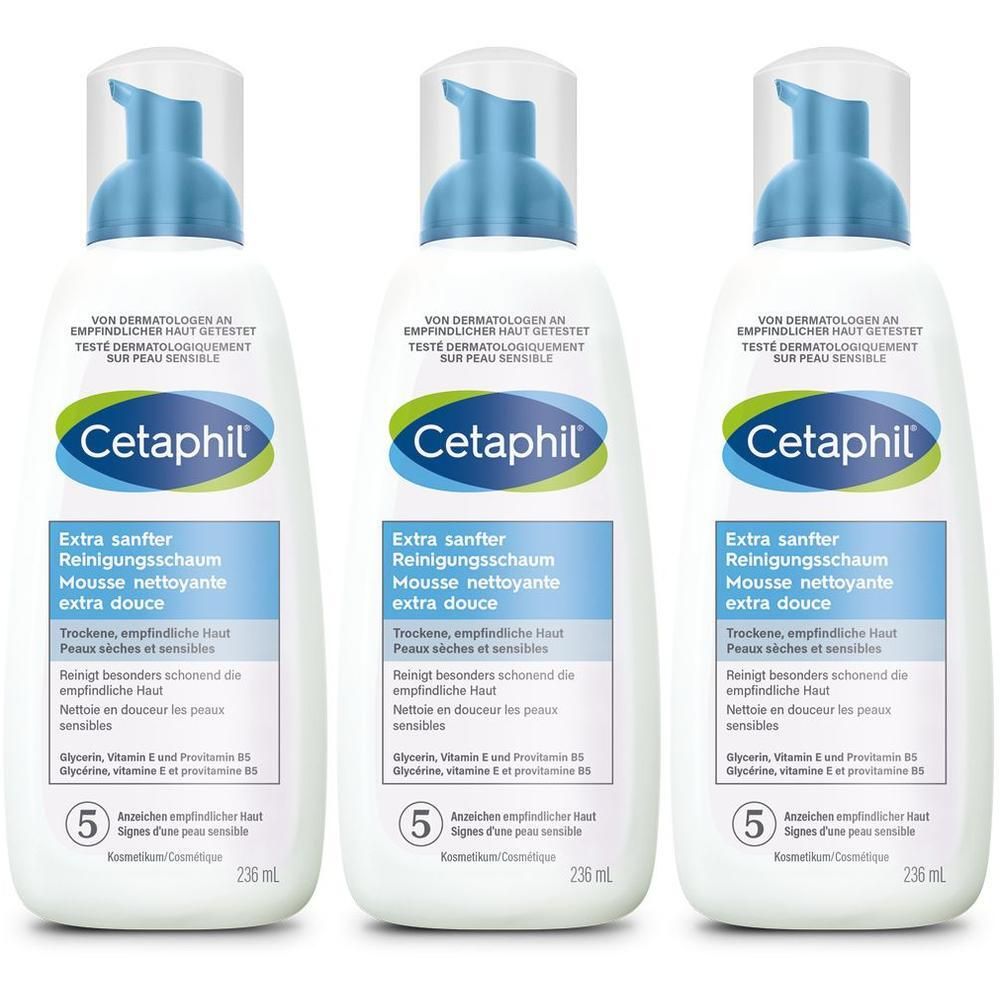 Drei Flaschen CETAPHIL Extra sanfter Reinigungsschaum. Weiße Flaschen mit blauem Pumpkopf. Text: Extra sanfter Reinigungsschaum, 236 ml.