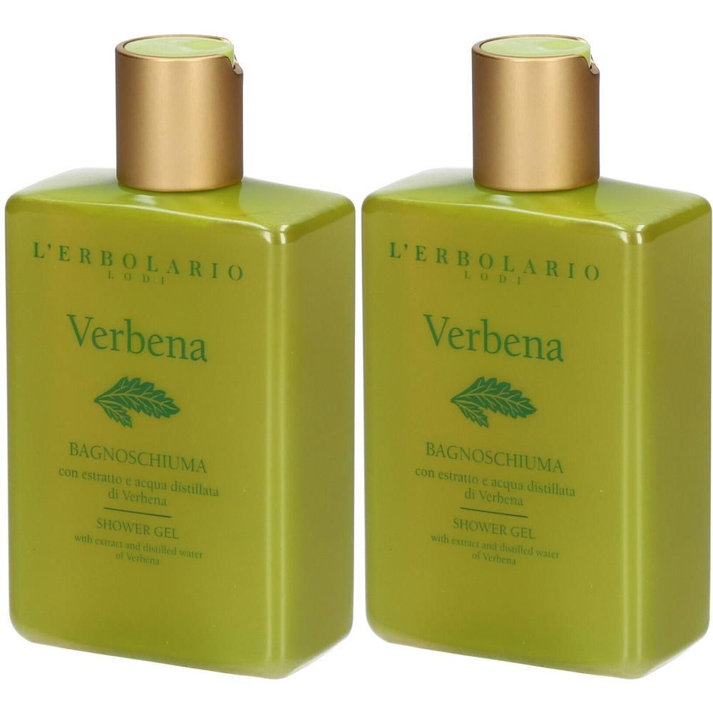 Zwei grüne Flaschen L'ERBOLARIO Verbena Bade- & Duschgel. Quadratische Form, goldfarbener Deckel. Beschriftung: Verbena, Badeschaum, Duschgel.