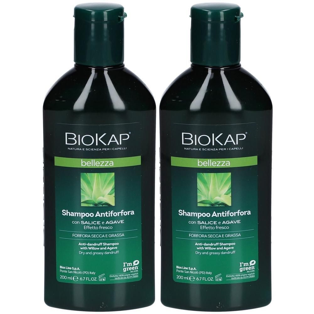 Zwei grüne Shampoo-Flaschen mit dem Markennamen BIOKAP. Aufschrift: Shampoo Antiforfora, mit Salice und Agave, für trockene und fettige Schuppen.