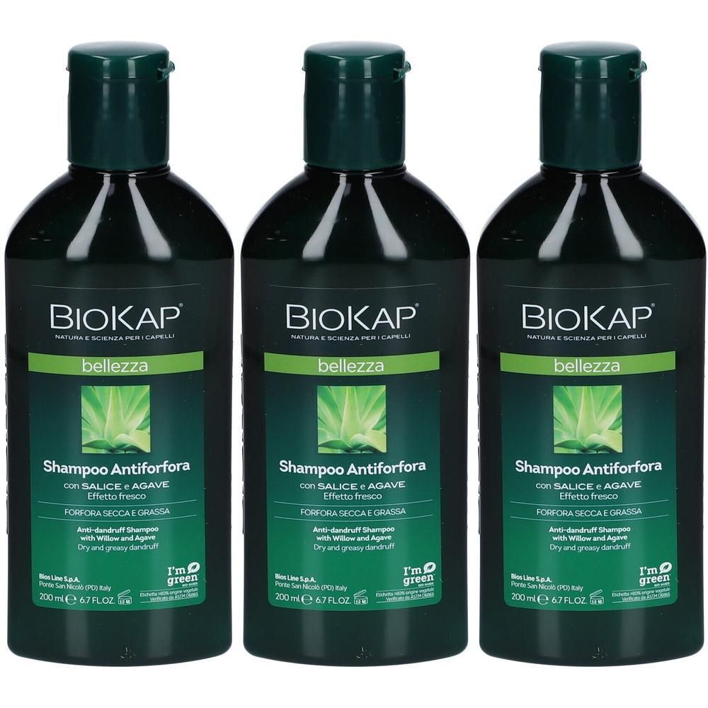 Drei grüne Shampoo-Flaschen. Auf jeder Flasche steht BIOKAP, bellezza, Shampoo Antiforfora mit Salice und Agave. Trockene und fettige Schuppen.