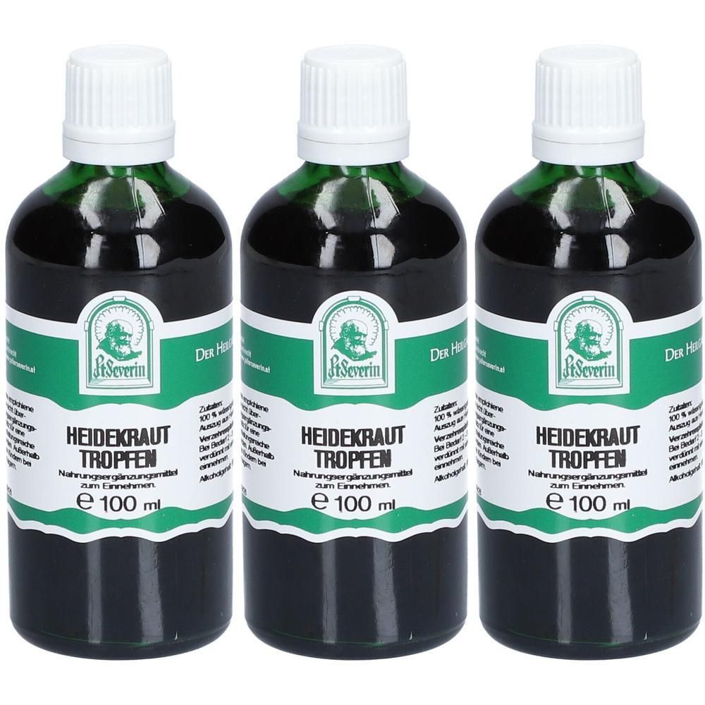 Drei Flaschen St. Severin Heidekraut Tropfen. Grüne Flüssigkeit in Glasflaschen mit weißen Deckeln. Etiketten mit Text.