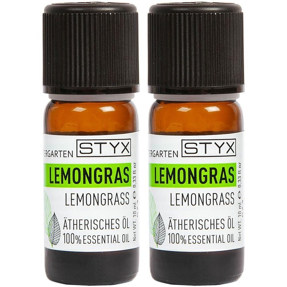 Zwei Flaschen mit braunem Öl und schwarzem Deckel. Auf dem Etikett steht "STYX Lemongras Ätherisches Öl".