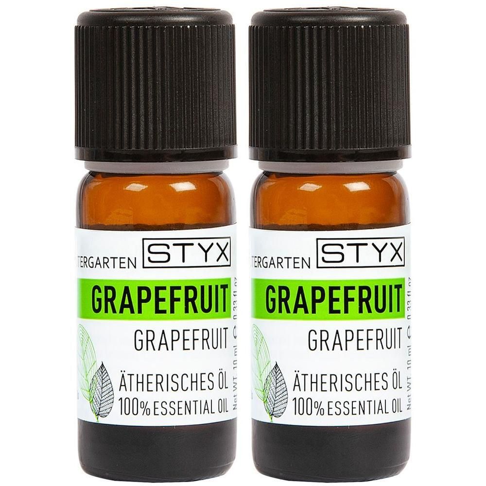 Zwei kleine braune Glasflaschen mit schwarzen Deckeln. Auf den Etiketten steht "STYX Grapefruit Ätherisches Öl".