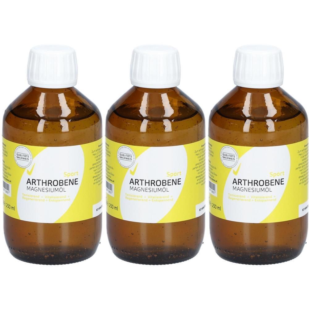 Drei braune Glasflaschen mit weißen Deckeln. Gelbe Etiketten mit der Aufschrift "Arthrobene Magnesiumöl".