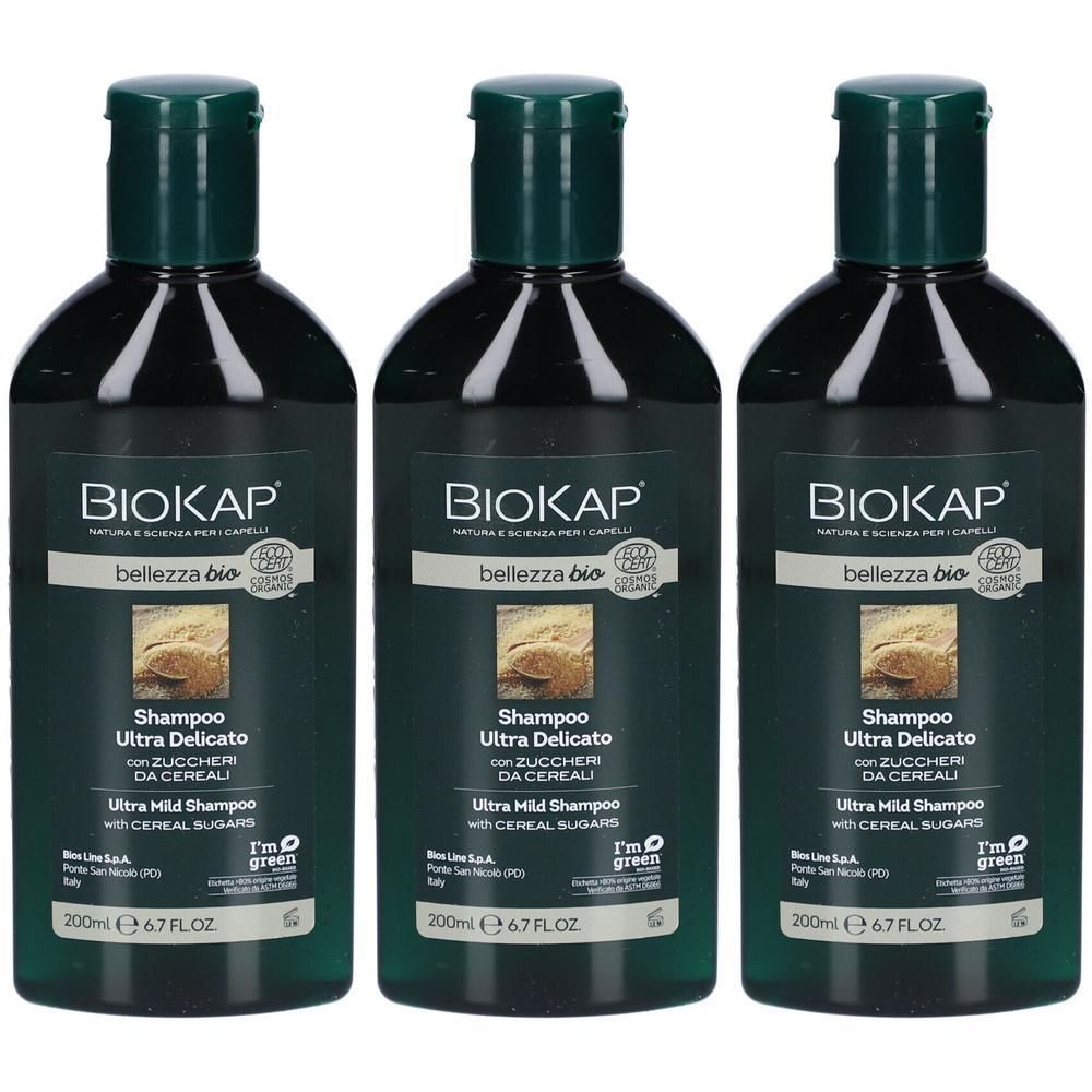 Drei grüne Shampoo-Flaschen mit dunklen Deckeln. Auf jeder Flasche steht "BIOKAP" und "bellezza bio". Text: "Ultra Delicato" und "mit Getreidezuckern".
