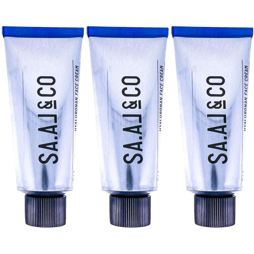 Drei Tuben SA.AL&CO Hyaluron Face Cream mit blauen Kappen und schwarzen Schraubverschlüssen.