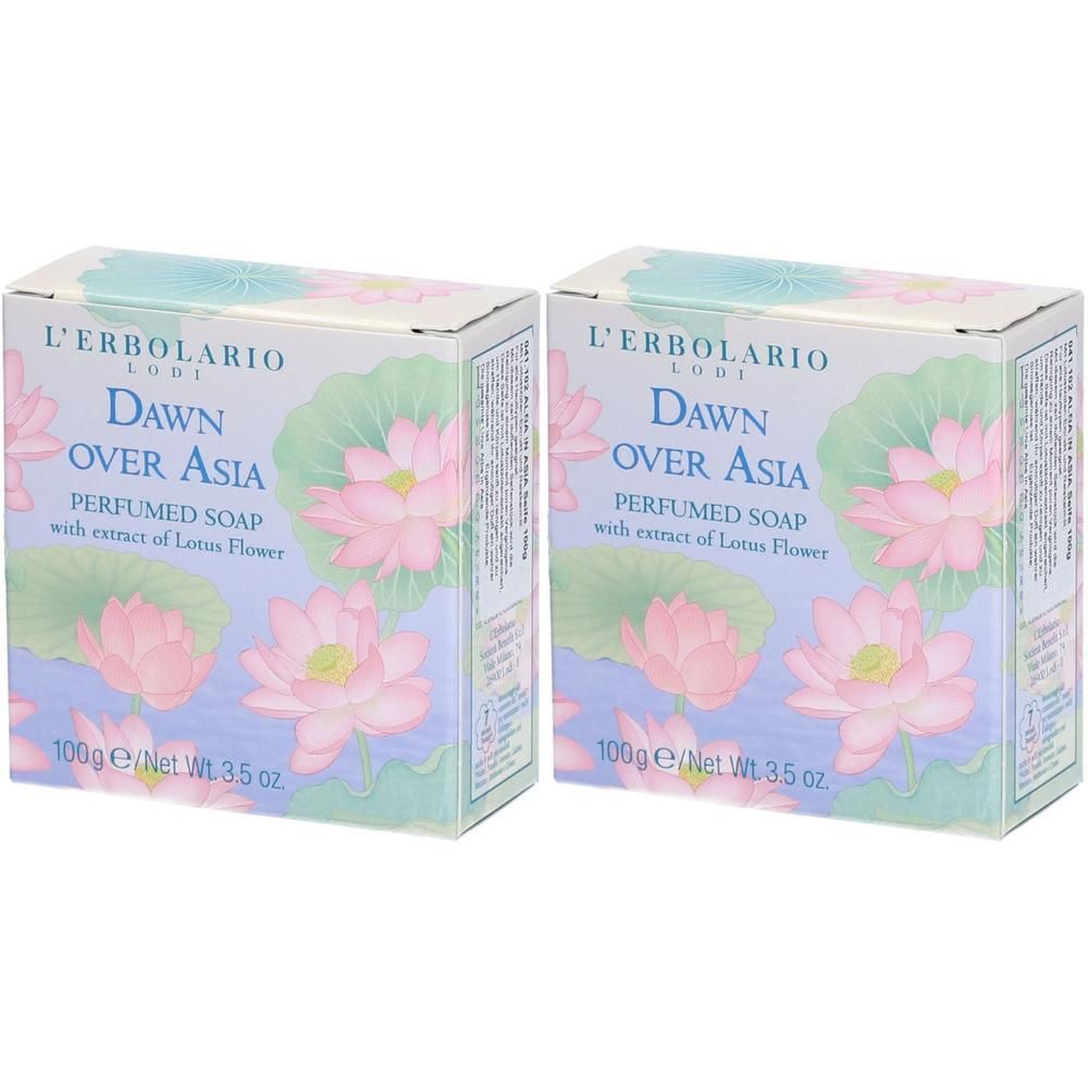 Zwei Seifenpackungen. Aufschrift: L'ERBOLARIO, DAWN OVER ASIA, Parfümseife mit Lotusblütenextrakt. Gewicht: 100g.