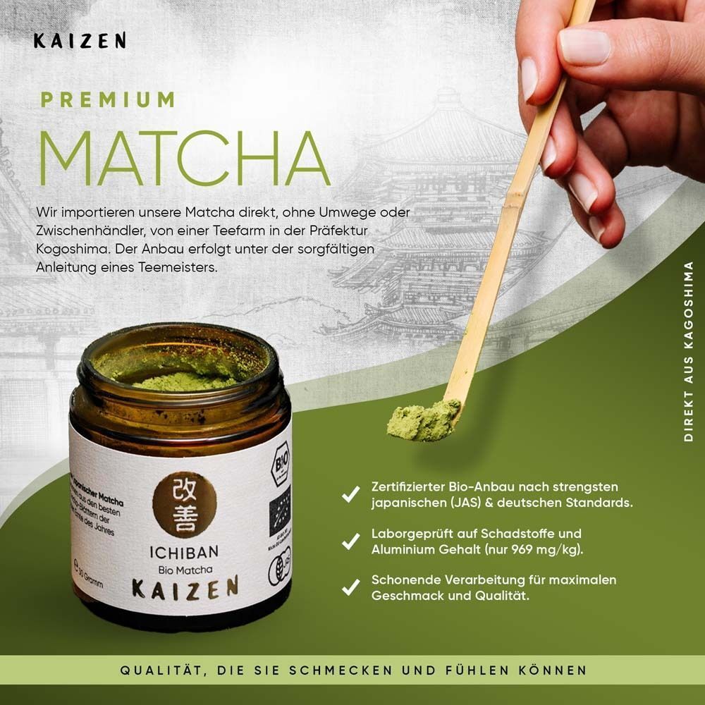 Glas KAIZEN® ICHIBAN Bio-Matcha Tee und Löffel mit Matcha-Pulver.