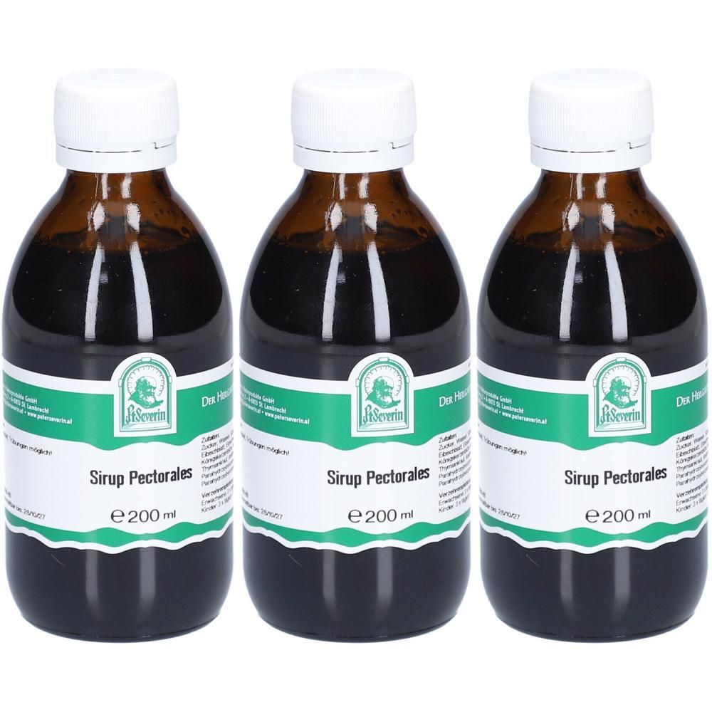 Drei braune Glasflaschen mit weißem Deckel. Auf den Etiketten steht "Sirup Pectorales" und "e 200 ml".