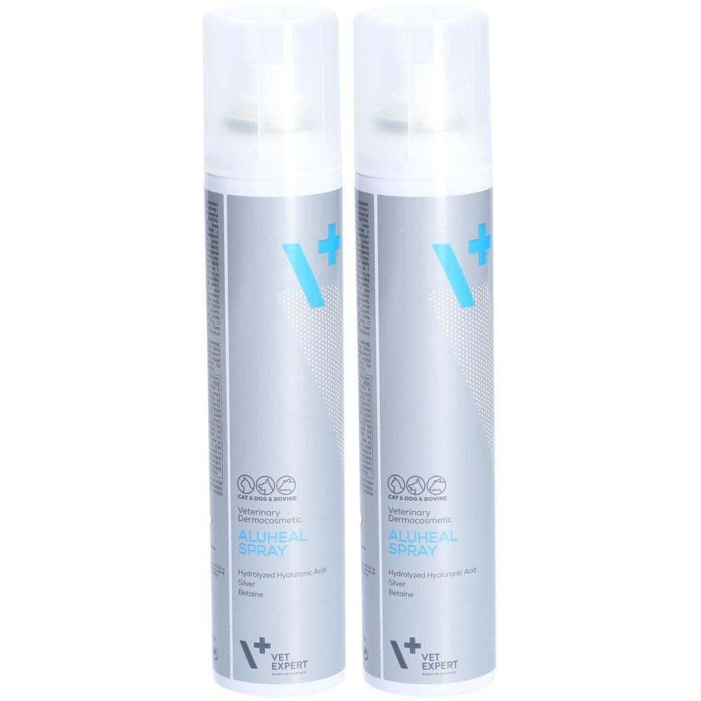 Zwei Sprühflaschen. Aufschrift: ALUHEAL SPRAY, VET EXPERT. Mit blauem Kreuz-Logo. Weiße Kappen, silberne Dosen.