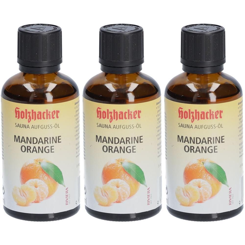 Drei braune Glasflaschen mit schwarzem Deckel. Auf den Etiketten steht "Holzhacker SAUNA AUFGUSS-ÖL MANDARINE ORANGE".