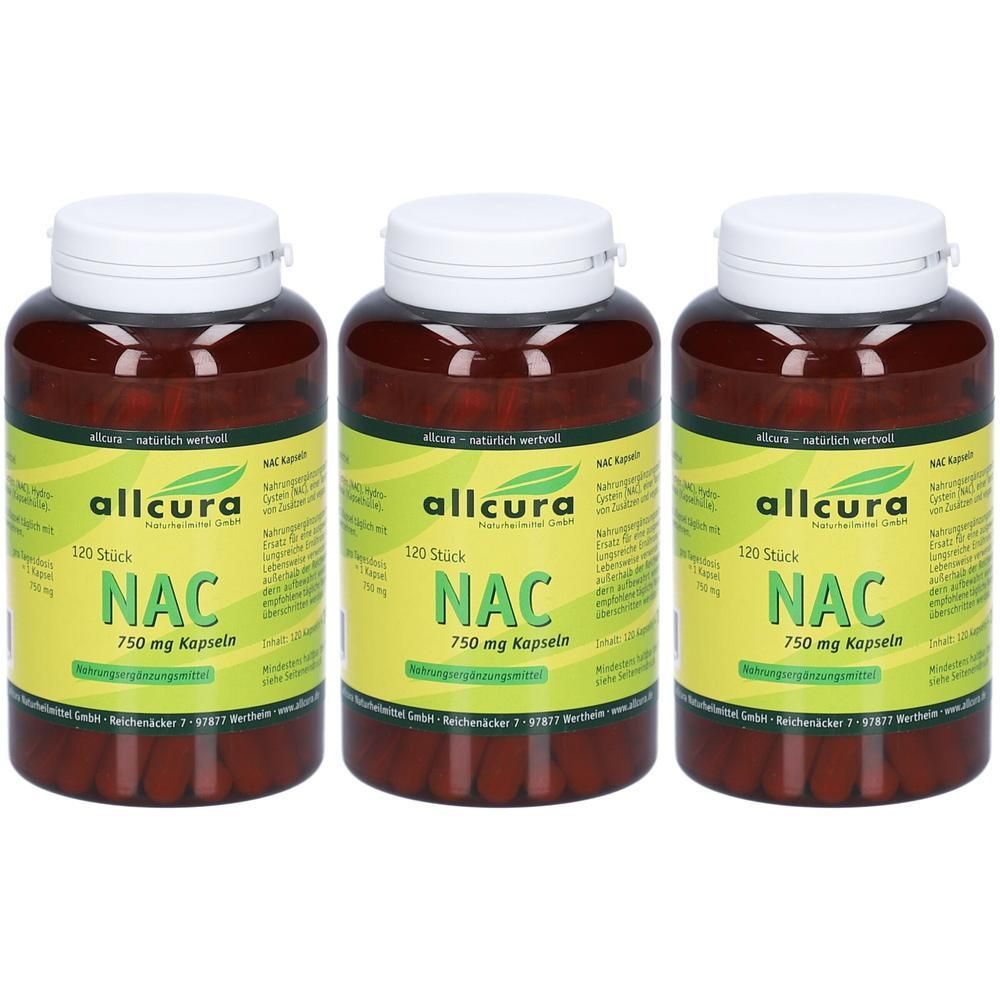 Drei braune Flaschen mit weißen Deckeln. Auf den Etiketten steht "allcura", "NAC 750 mg Kapseln" und "120 Stück".