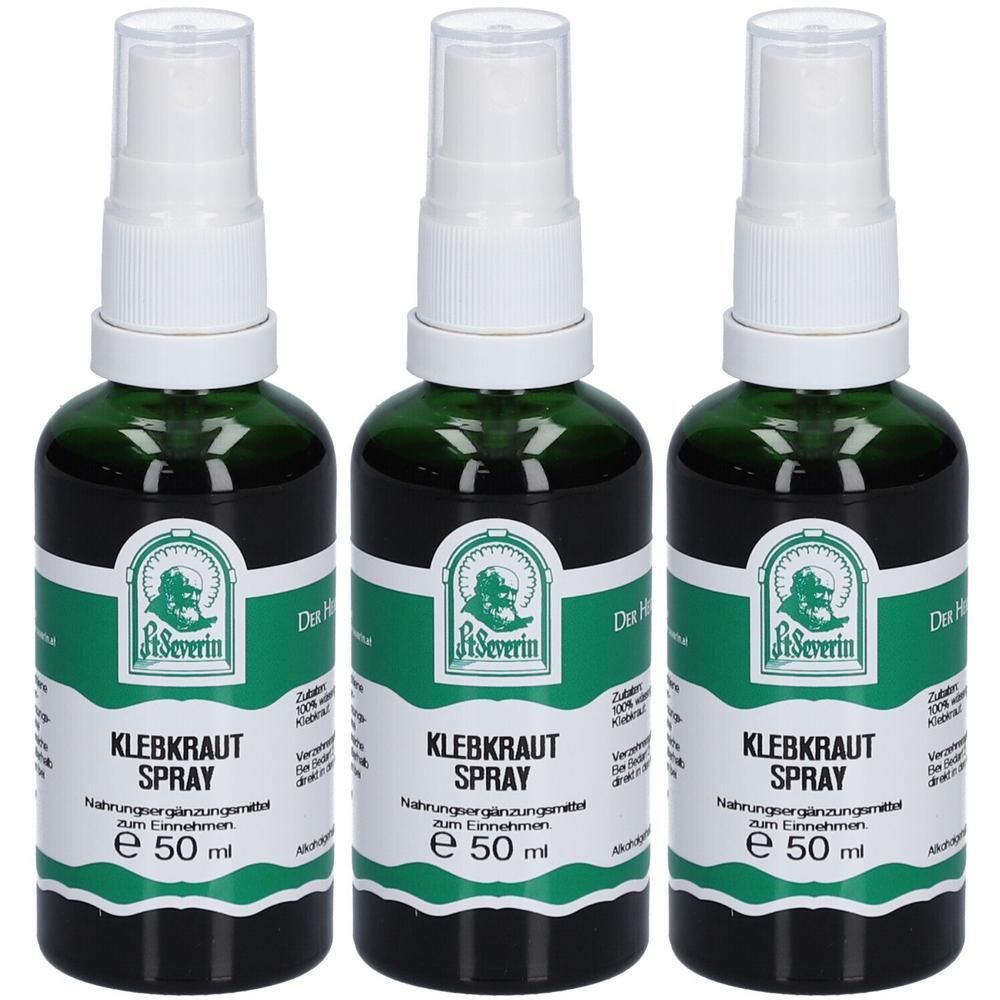Drei grüne Glasflaschen mit weißem Sprühkopf. Auf den Etiketten steht "St. Severin Klebkraut Spray".