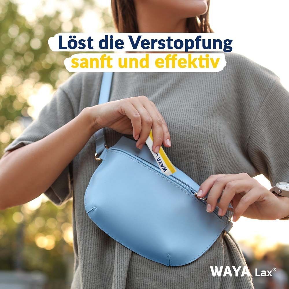 Frau nimmt WAYA Lax® Beutel aus blauer Tasche. Text: Löst die Verstopfung sanft und effektiv.