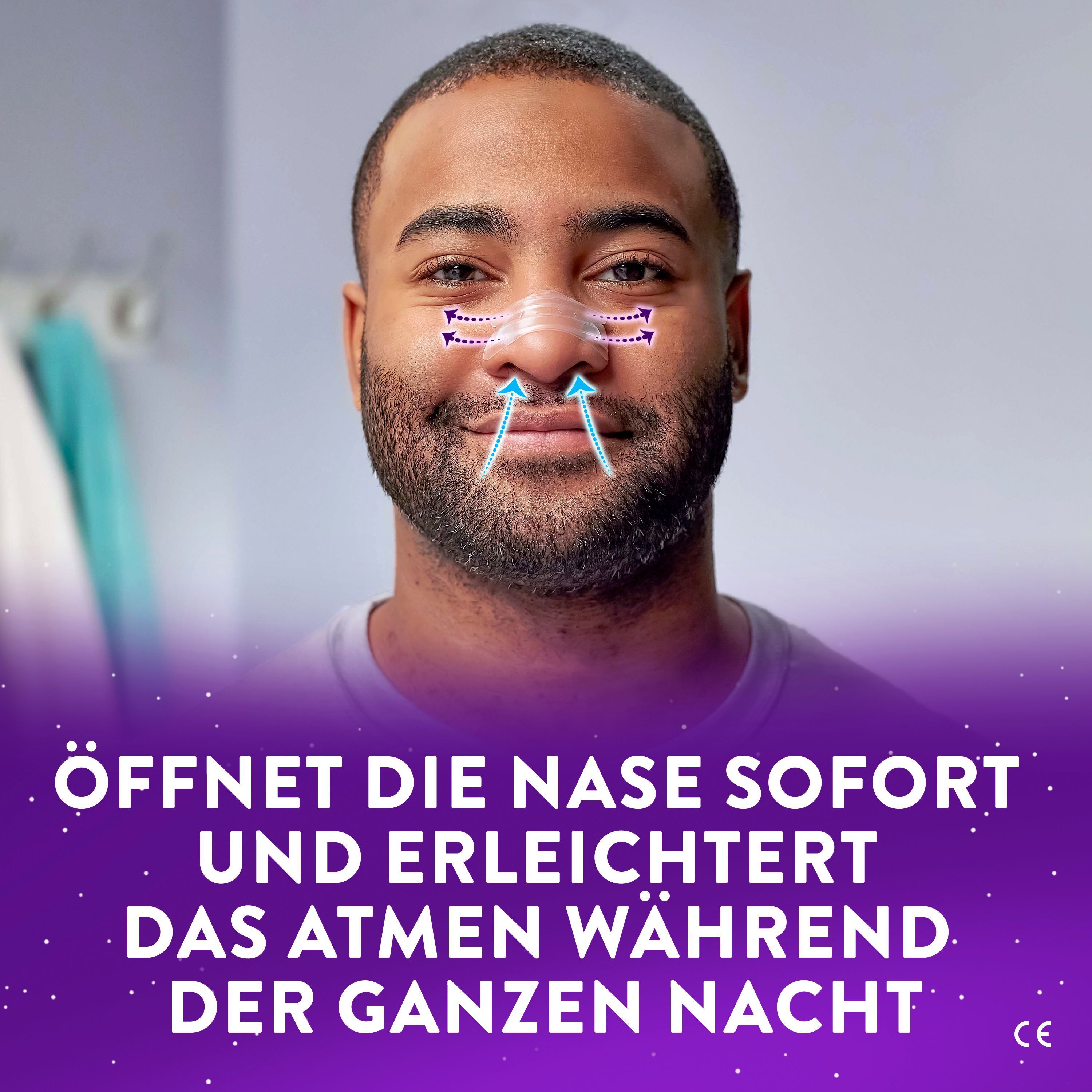 Mann mit Nasenstrip. Pfeile zeigen Luftstrom. Text: Öffnet die Nase sofort und erleichtert das Atmen während der ganzen Nacht.