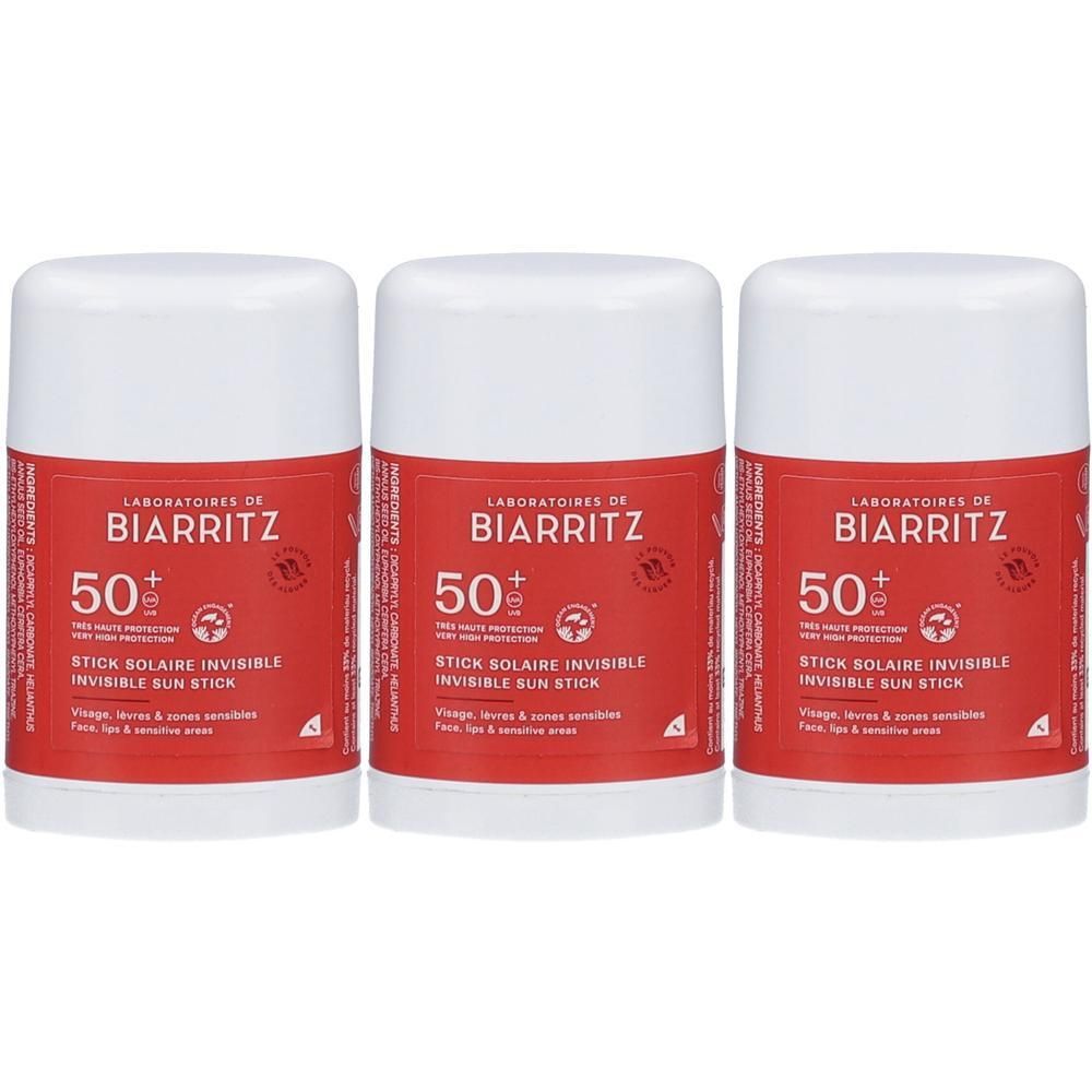 Drei weiße Stifte mit roter Etikettierung. Aufschrift: Laboratoires de Biarritz, 50+, Stick Solaire Invisible.