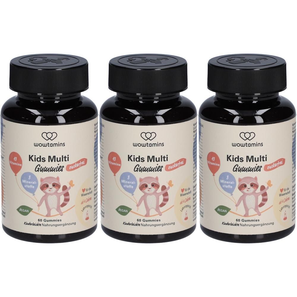 Drei Flaschen mit schwarzen Deckeln. Auf den Etiketten steht "WOWTAMINS Kids Multi Gummies zuckerfrei". Abbildung eines Waschbären.