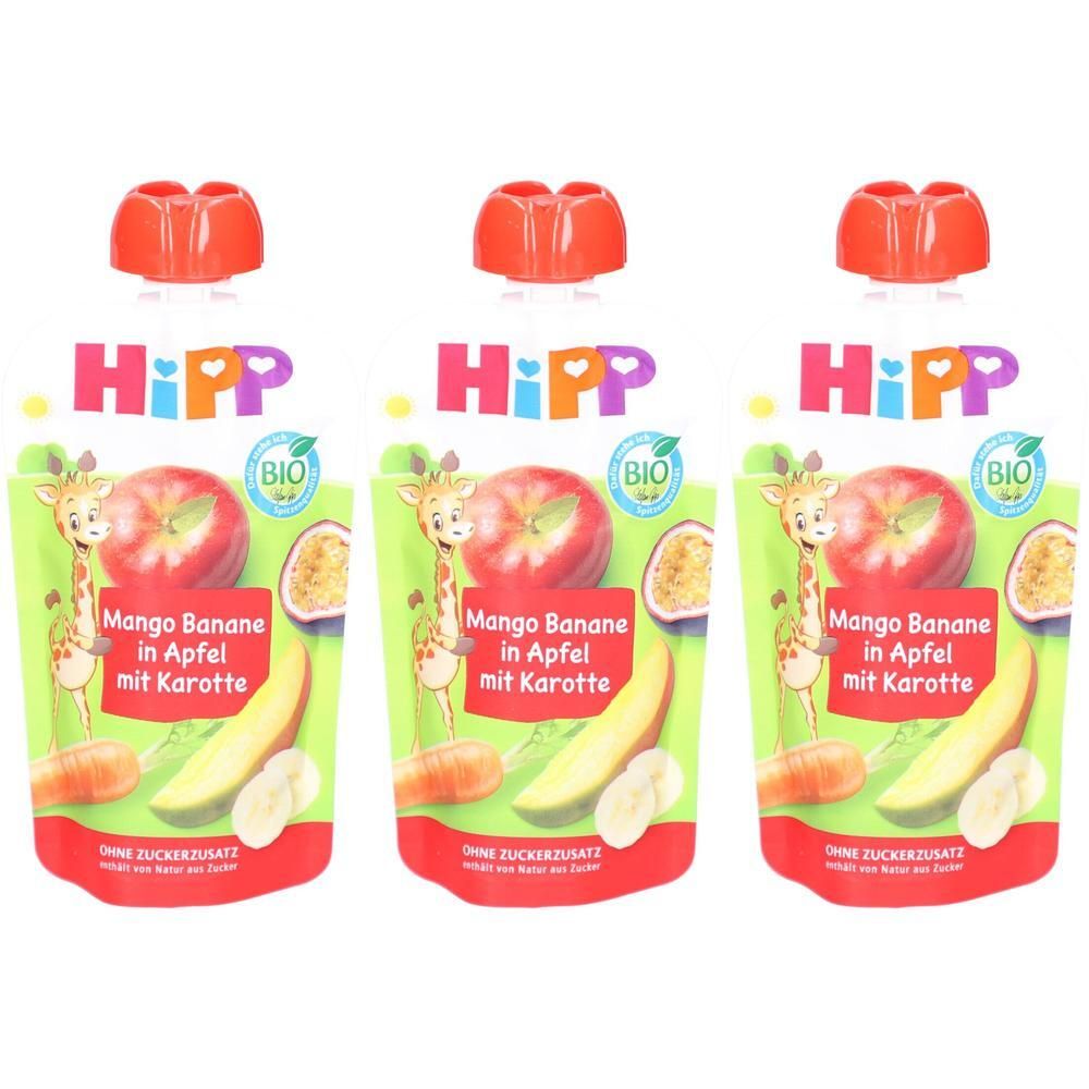 Drei Quetschbeutel HiPP HiPPiS Mango Banane in Apfel mit Karotte. Rote Deckel. Bio-Siegel. Aufdruck mit Früchten und Giraffe.