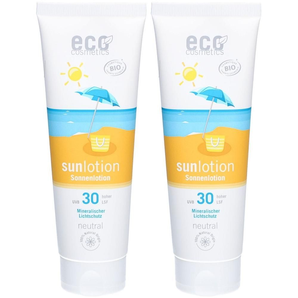 Zwei Tuben Sonnenlotion. Aufschrift: eco cosmetics, sunlotion, LSF 30, neutral. Abbildung: Strand mit Sonnenschirm.