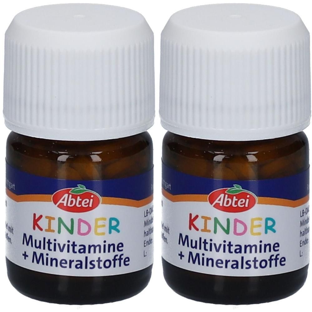 Zwei braune Glasflaschen mit weißen Deckeln. Auf den Etiketten steht "Abtei Kinder Multivitamine + Mineralstoffe".